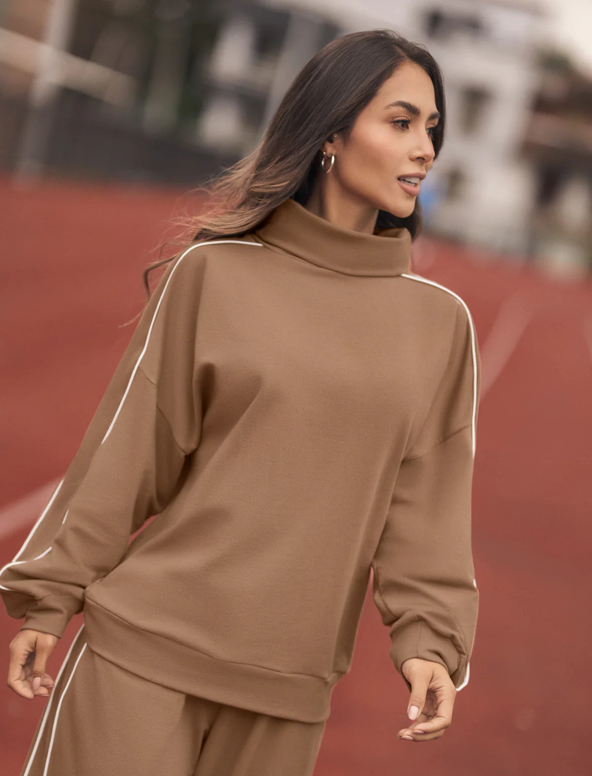 Hoodie Oversize Cuello de Tortuga con Puños y Pretina (Beige, Cocoa) ✦ Bajo pedido