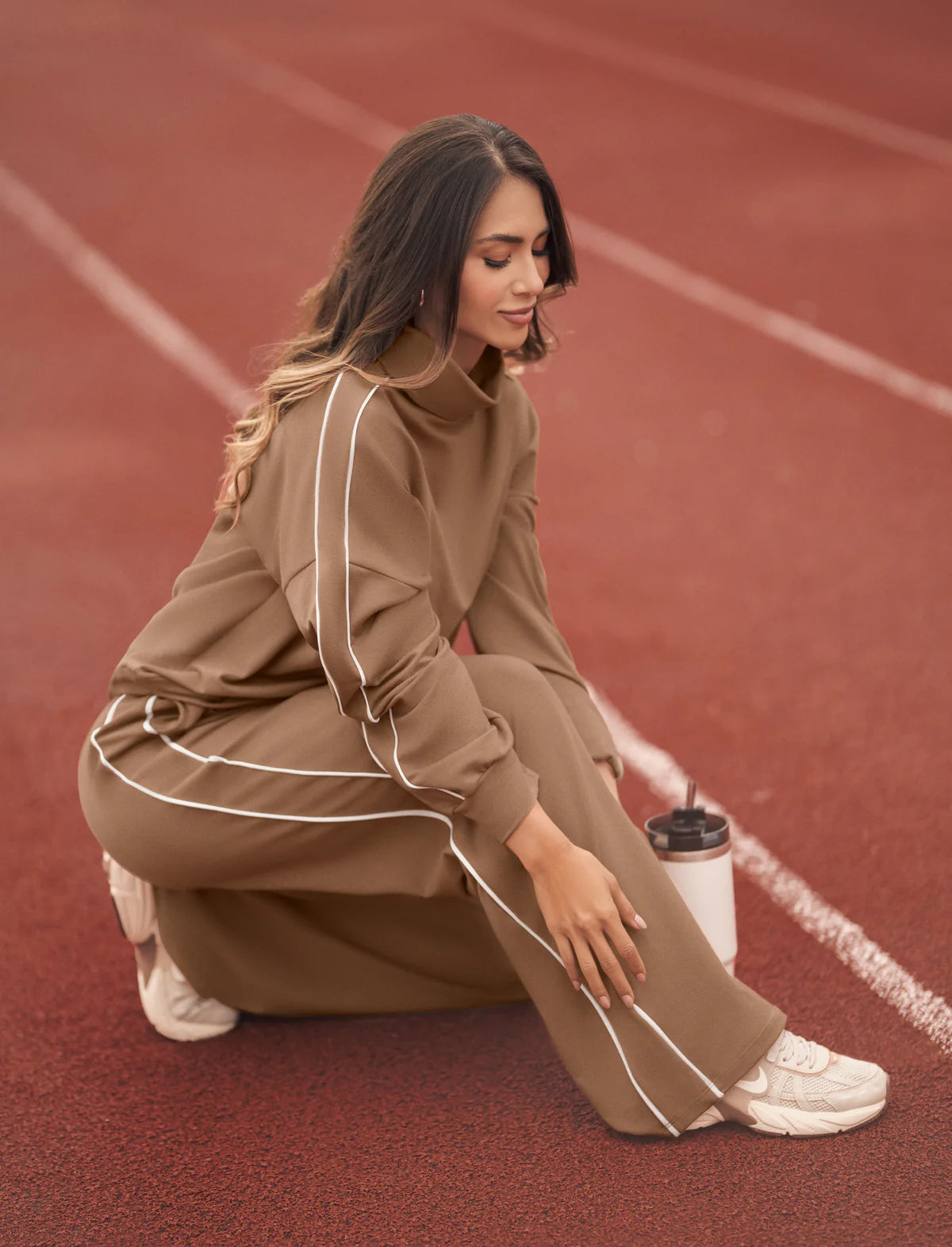Hoodie Oversize Cuello de Tortuga con Puños y Pretina (Beige, Cocoa) ✦ Bajo pedido