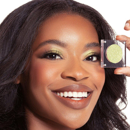 Riding Solo Sombra Compacta Brillante Húmeda Apilable (18 Tonos) - Beauty Creations ✦ Bajo pedido